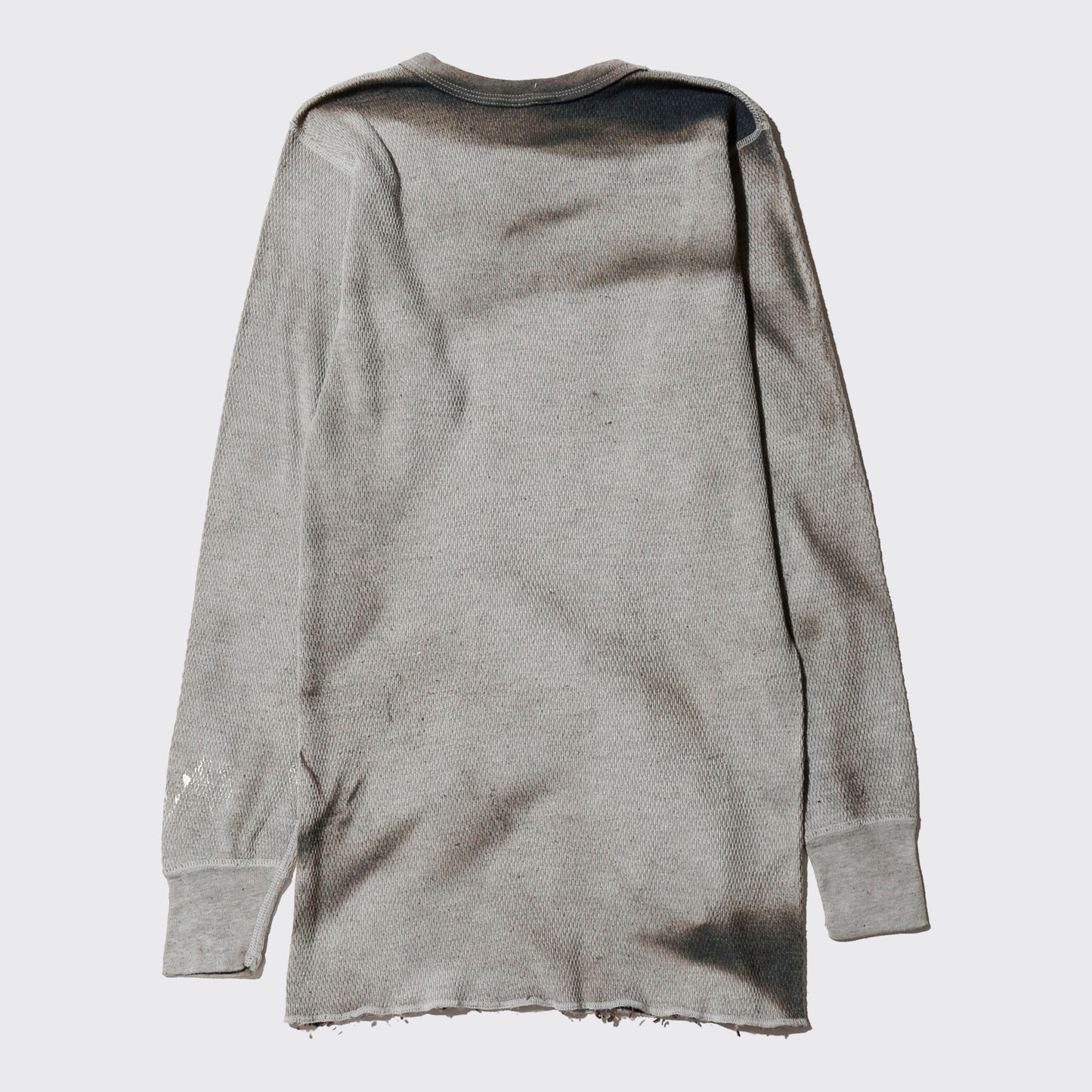 *one-off "the world is yours" hand screen l/s