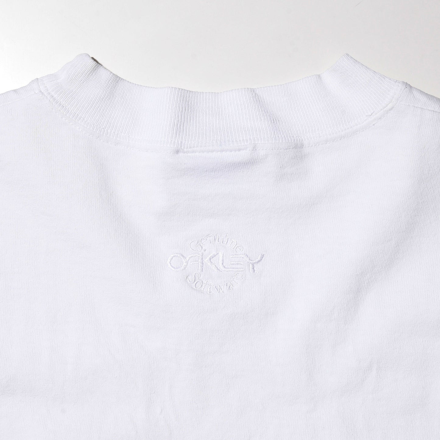 vintage 90's OAKLEY Software broderie heavy oz t-shirt , The company's initial product