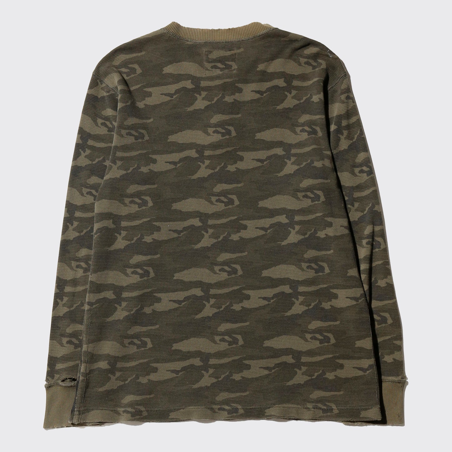 *one-off "the world is yours" hand screen l/s