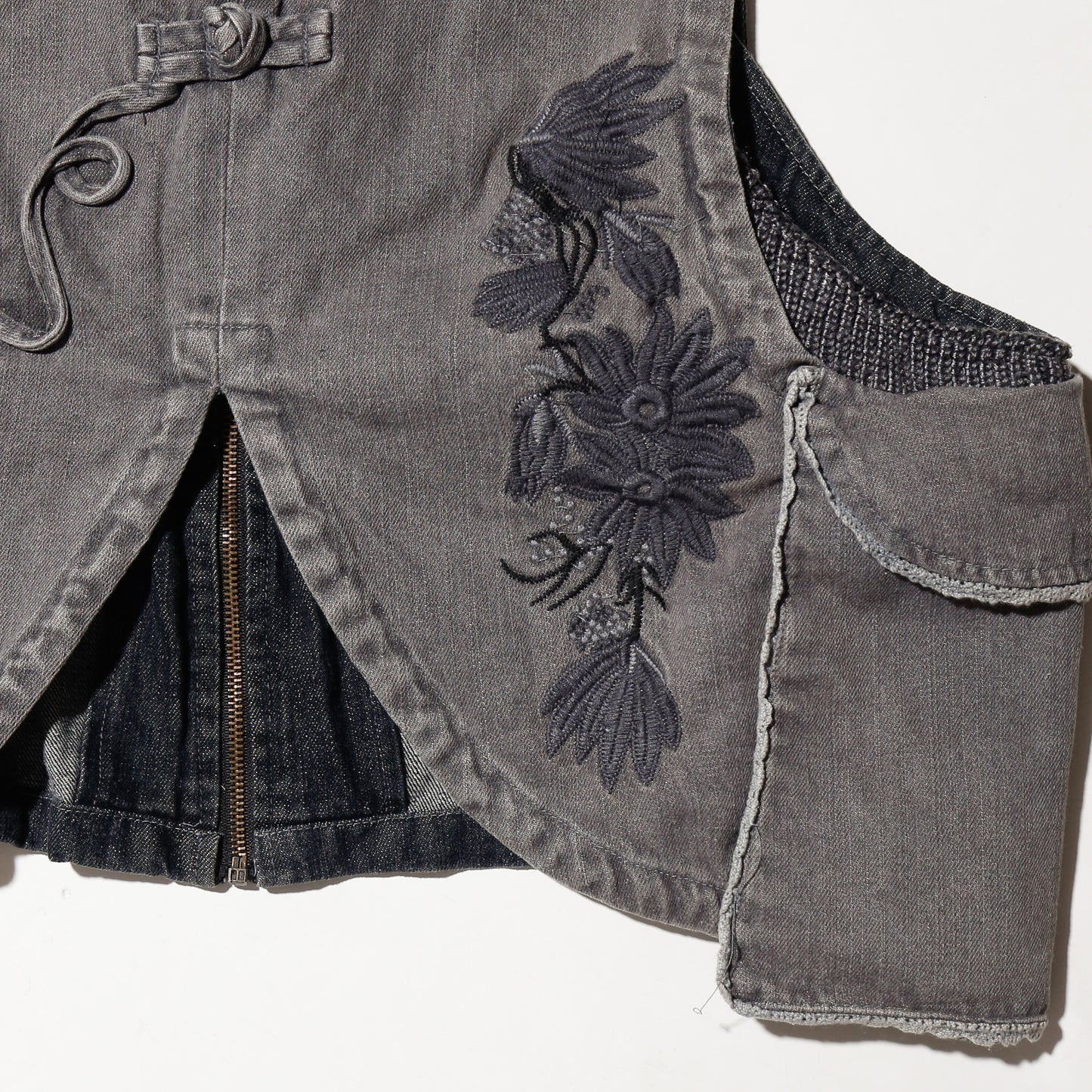 vintage broderied deform vest