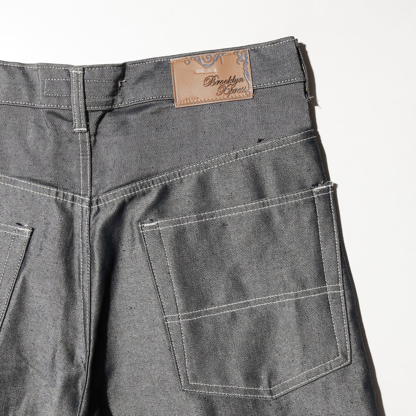 *one-off resized center tuck metalic baggy shorts