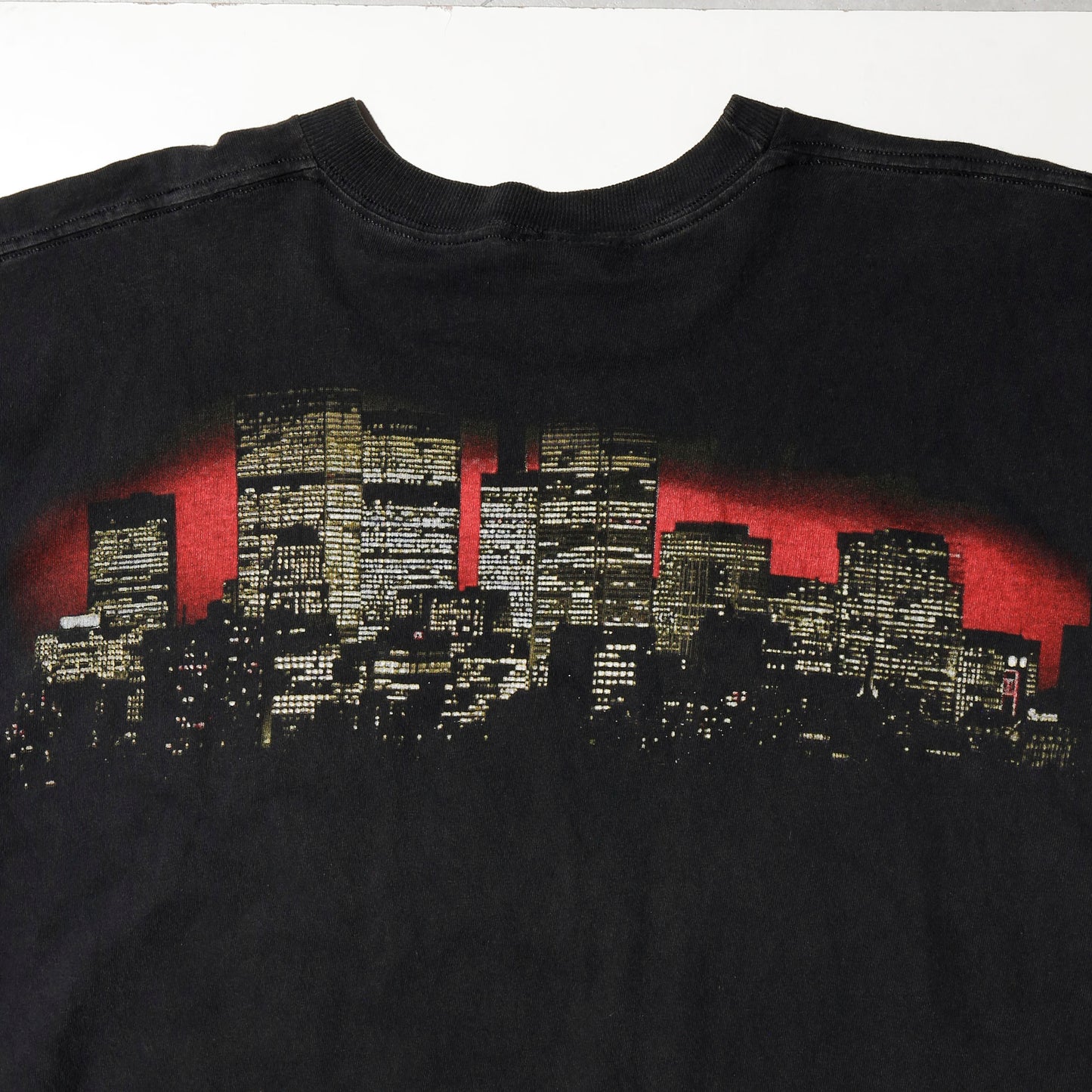 *one-off "the world is yours" hand screen n/s t-shirt