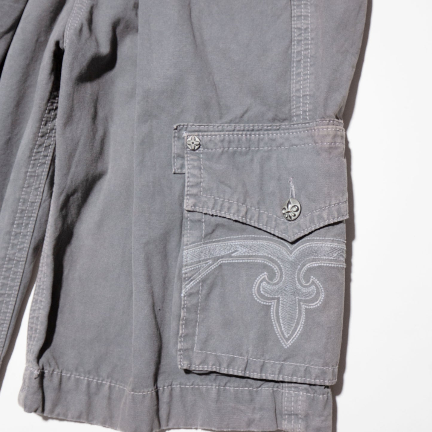 vintage fleur de lis tuck cargo shorts