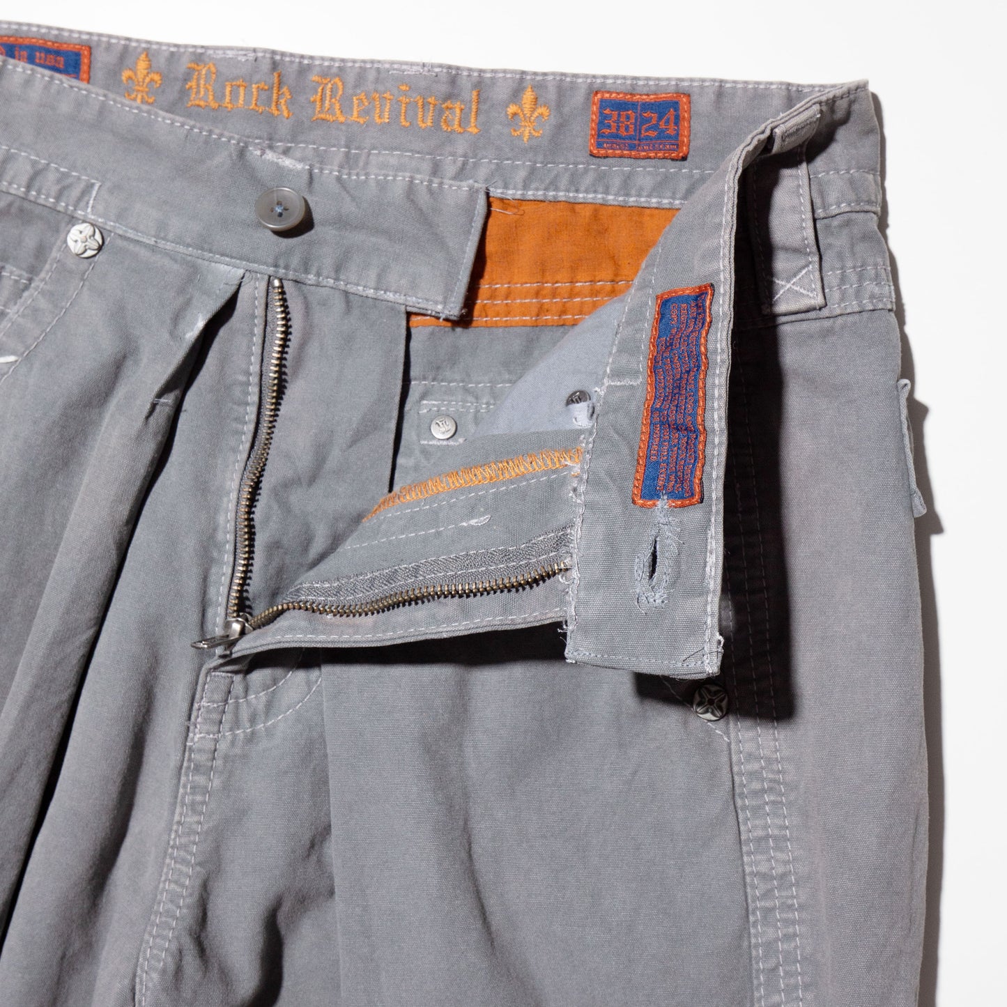 vintage fleur de lis tuck cargo shorts