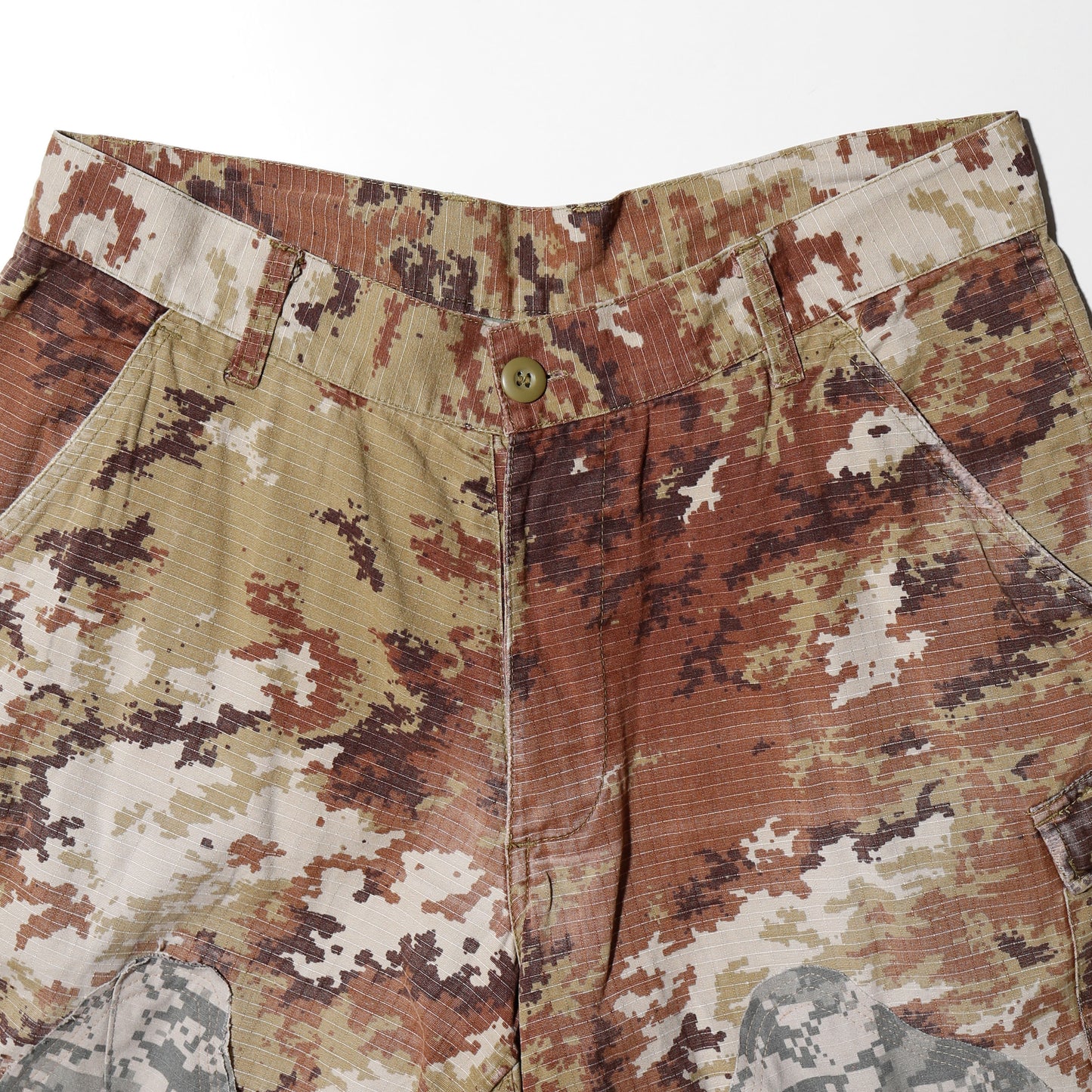 remake digital camo wide cargo shorts