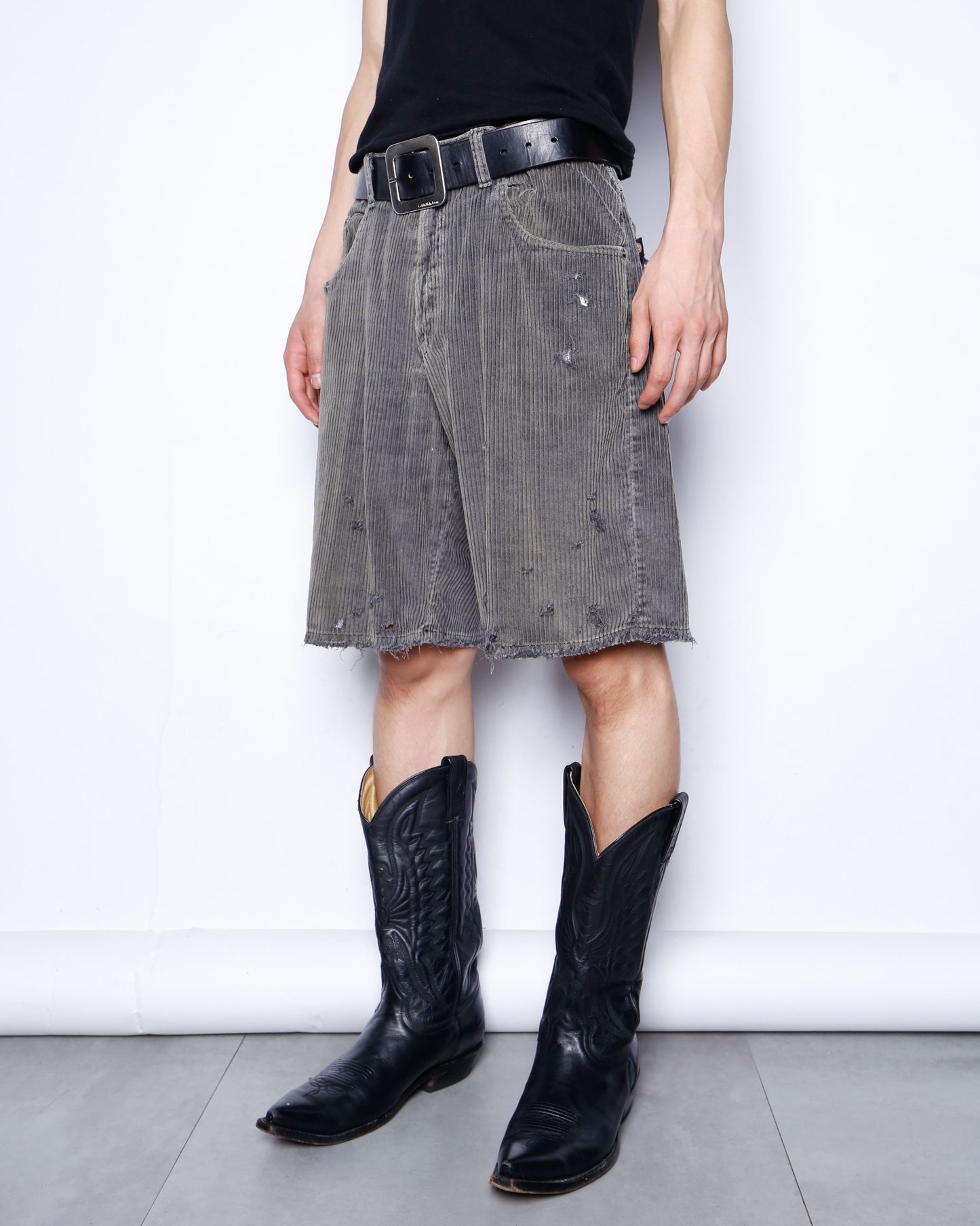vintage 90's nofear corduroy broken shorts