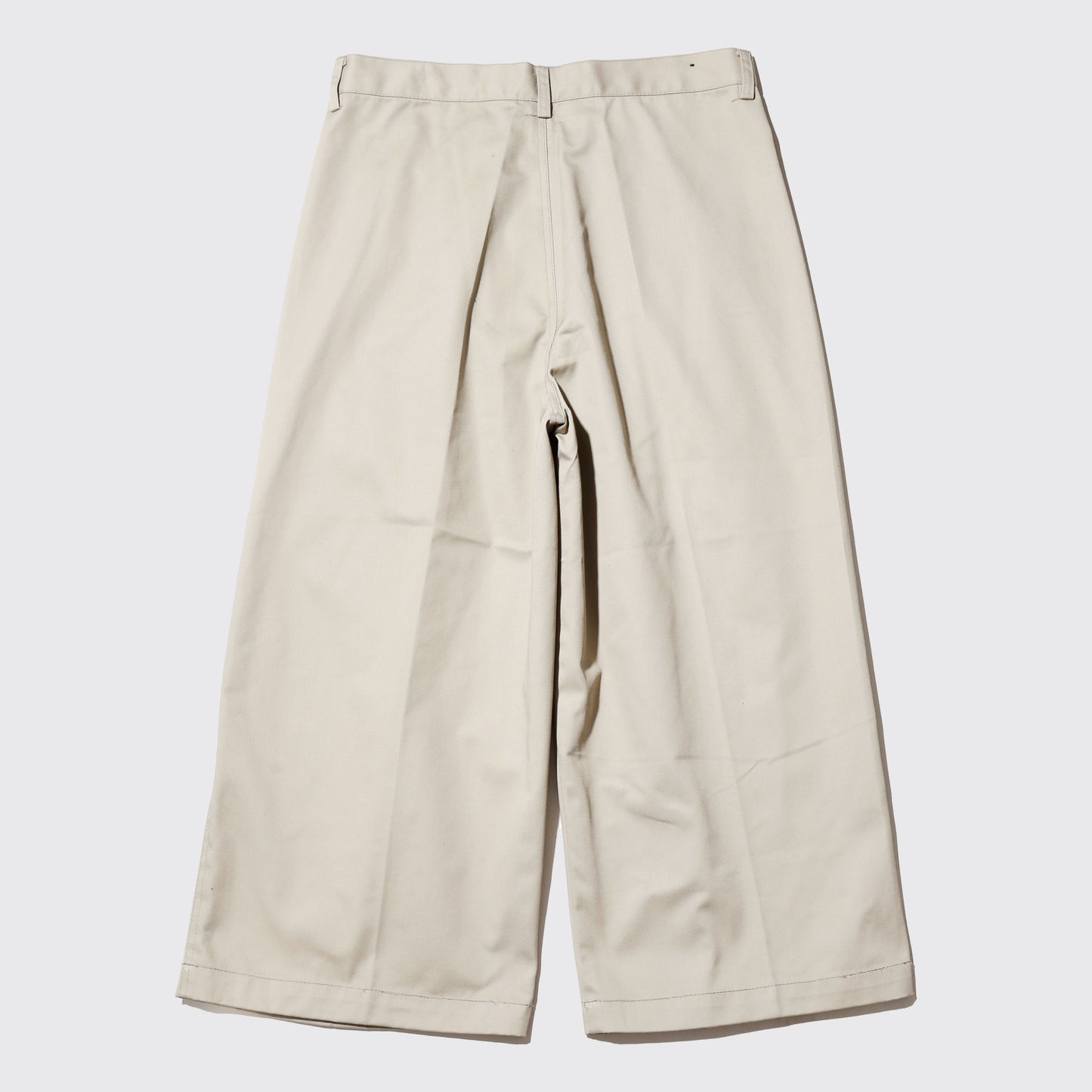 *one-off center tuck chino shorts