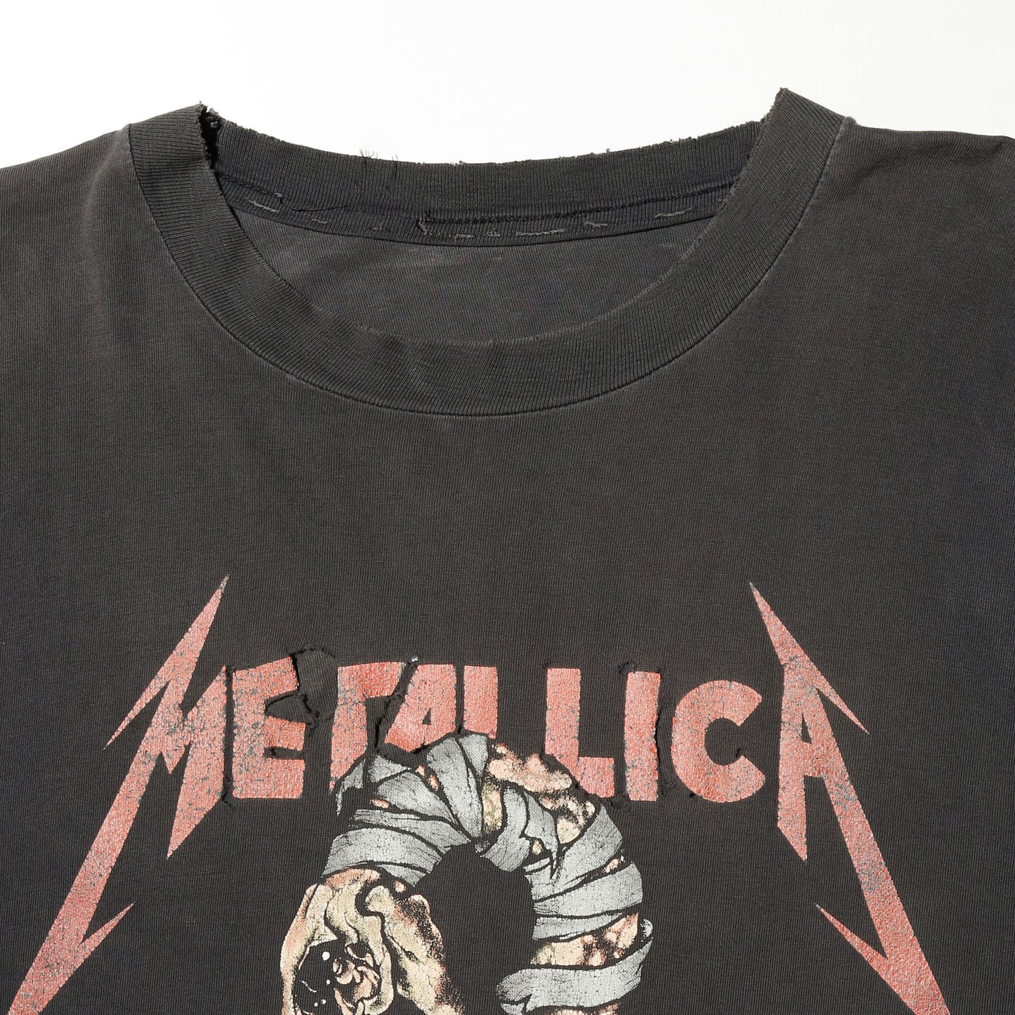 vintage 1991’s Metallica “don't tread on me” broken t-shirt