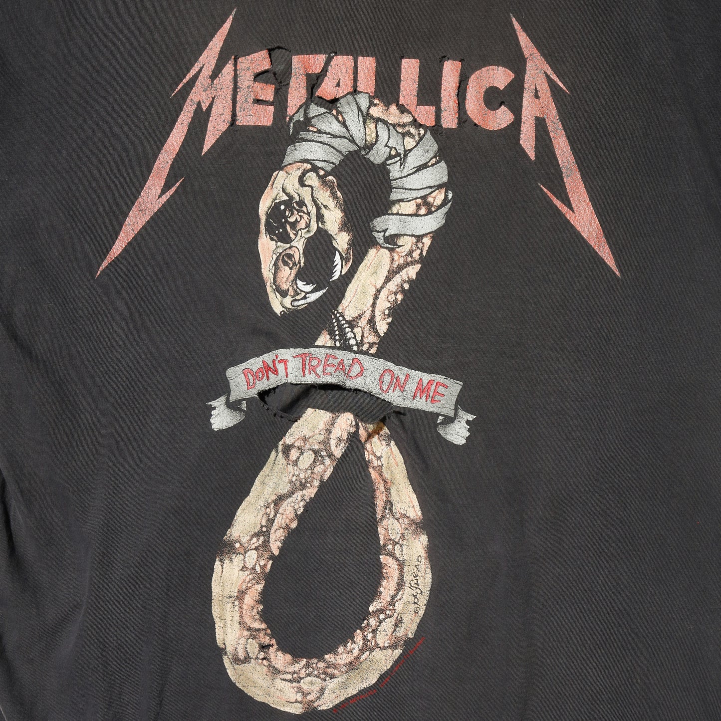 vintage 1991’s Metallica “don't tread on me” broken t-shirt