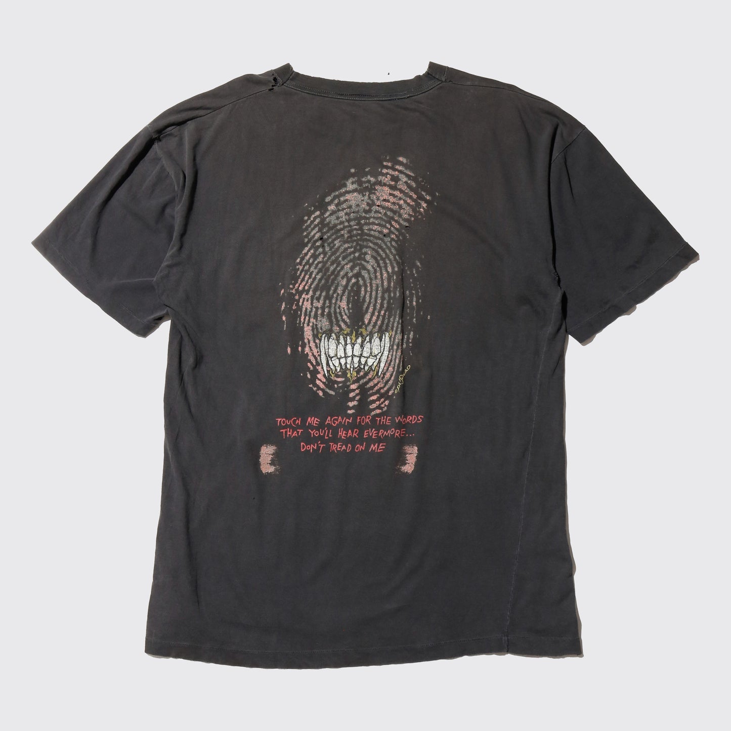 vintage 1991’s Metallica “don't tread on me” broken t-shirt