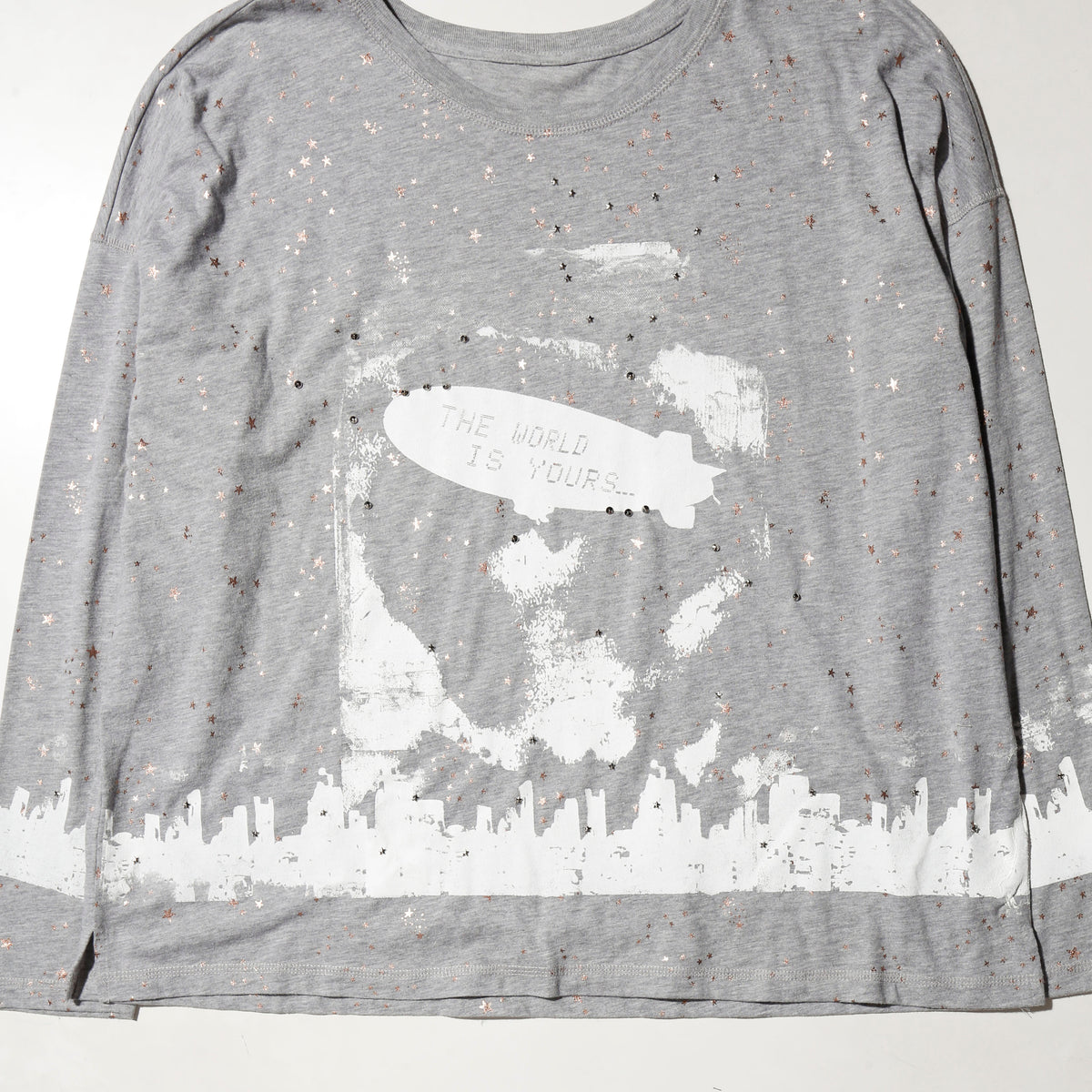 *one-off "the world is yours" hand screen l/s