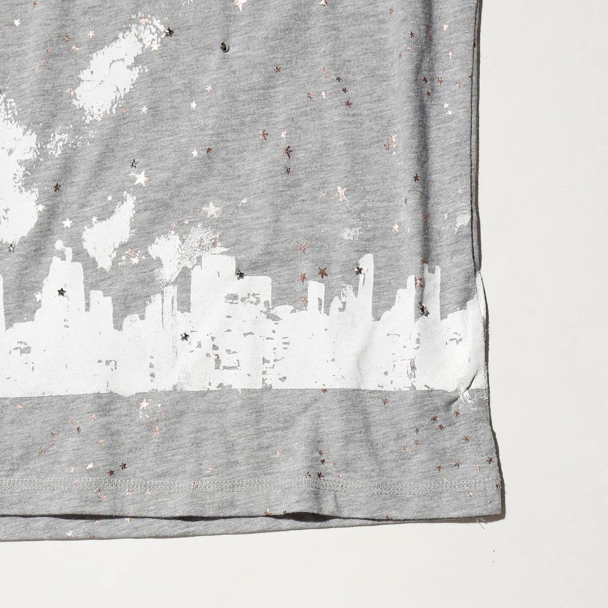 *one-off "the world is yours" hand screen l/s