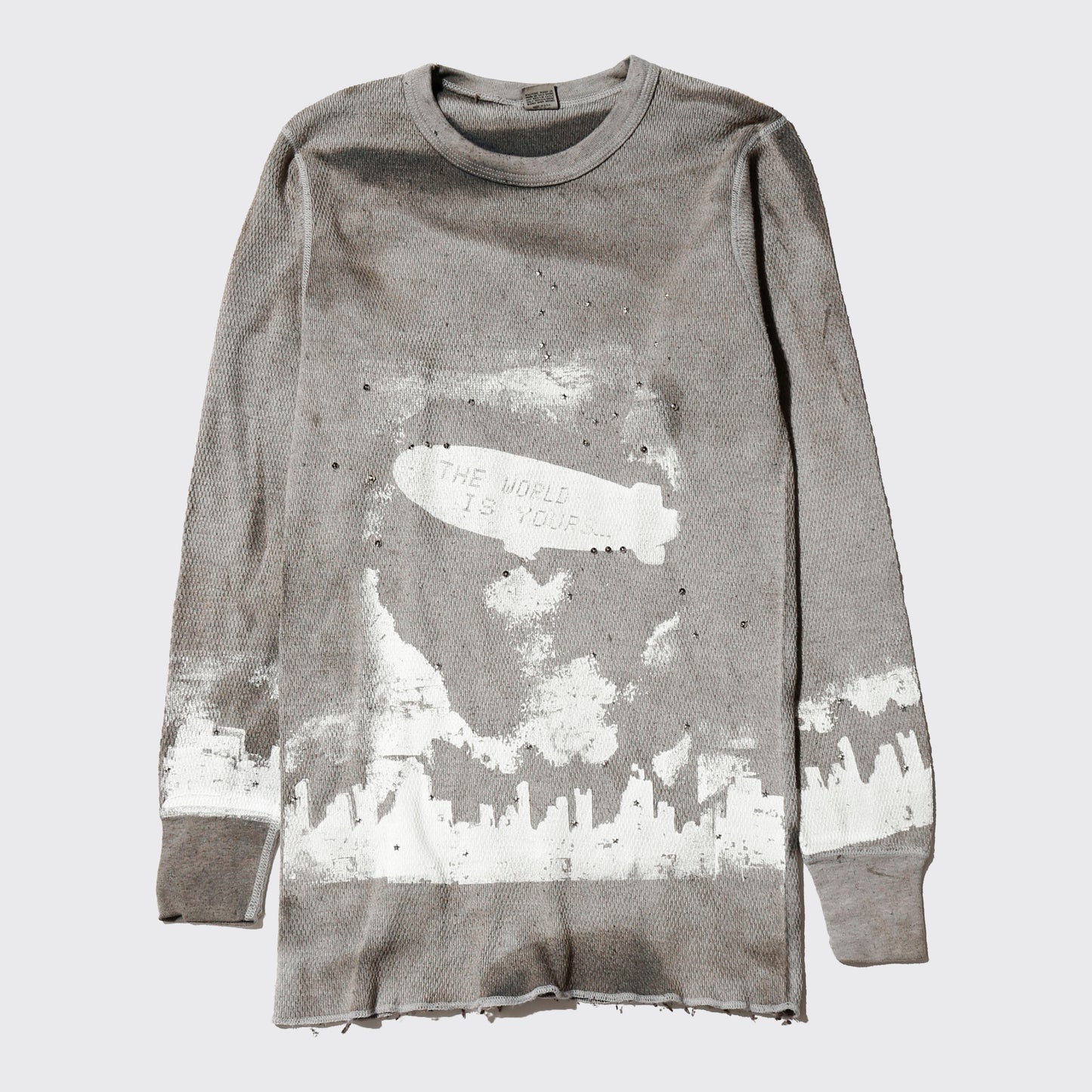 *one-off "the world is yours" hand screen l/s