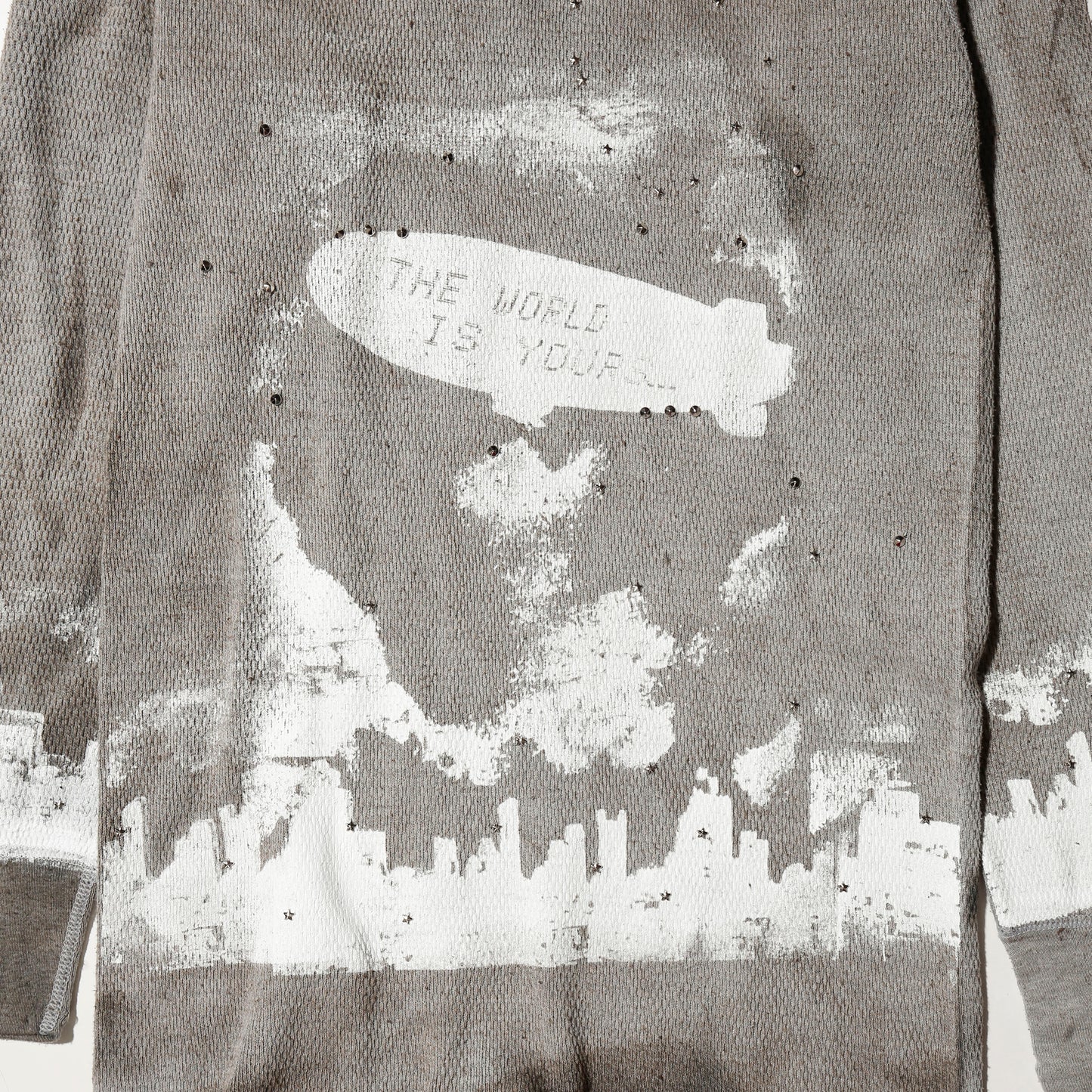 *one-off "the world is yours" hand screen l/s
