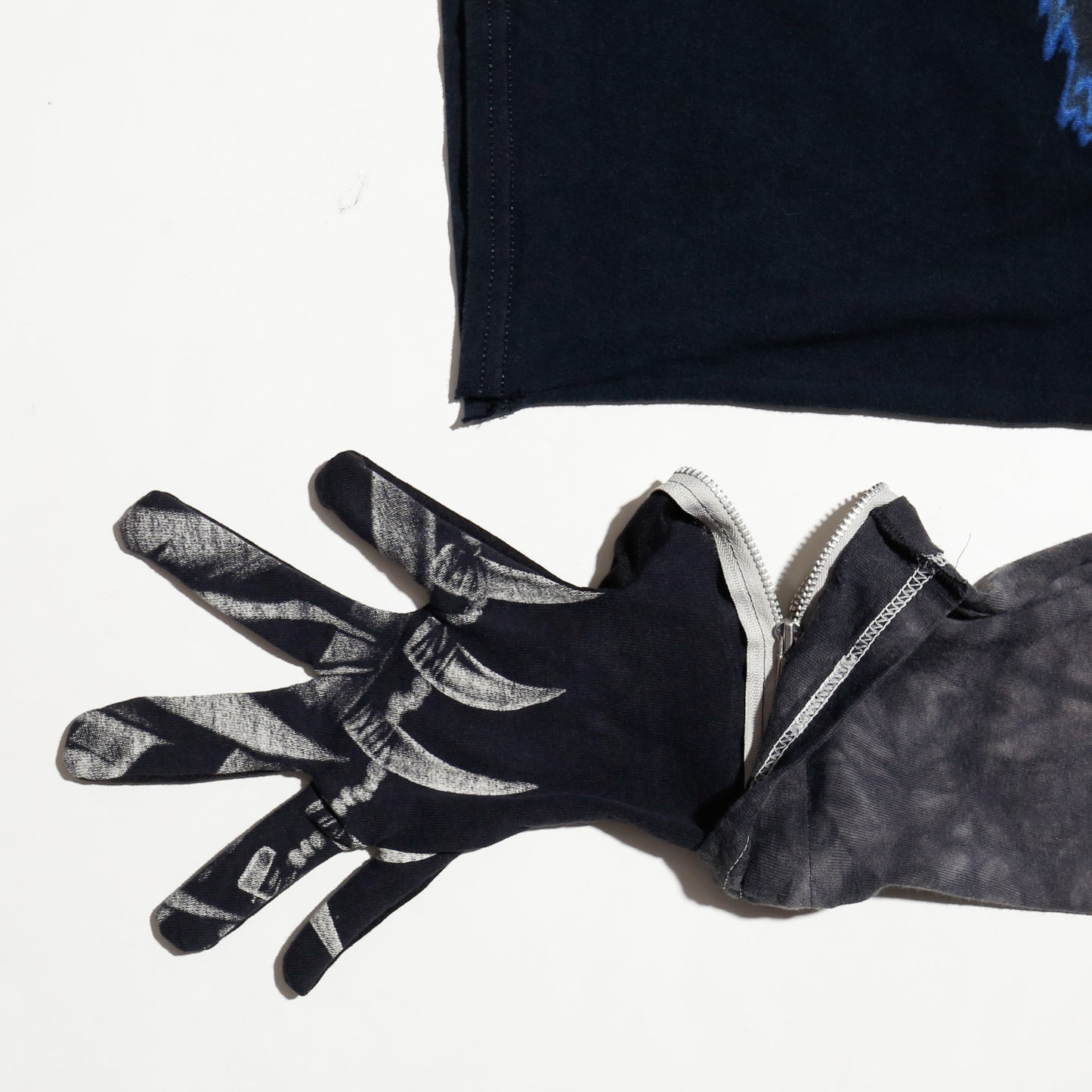 *one-off hybrid hooded cut sew, with detachable gloves