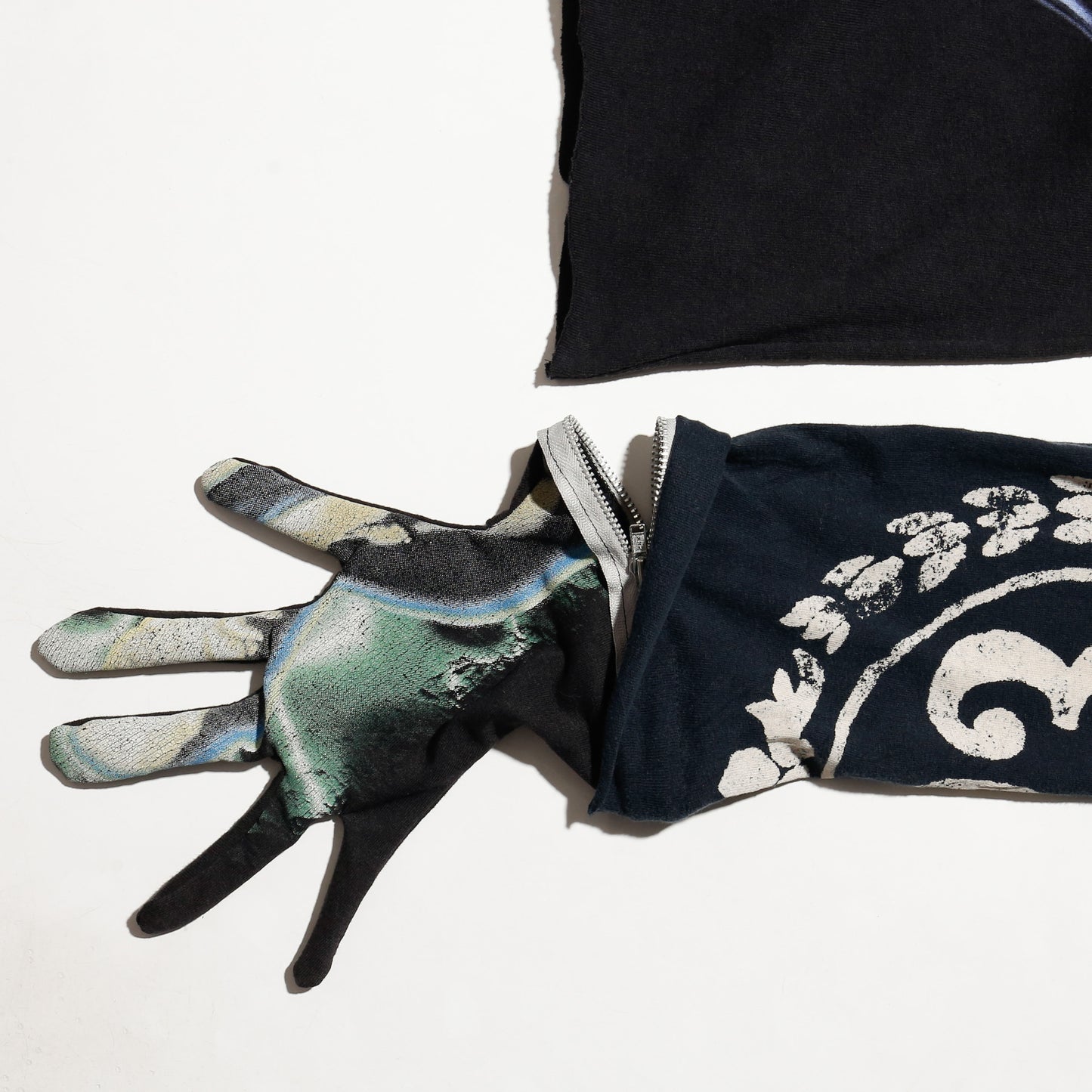 *one-off hybrid hooded cut sew, with detachable gloves