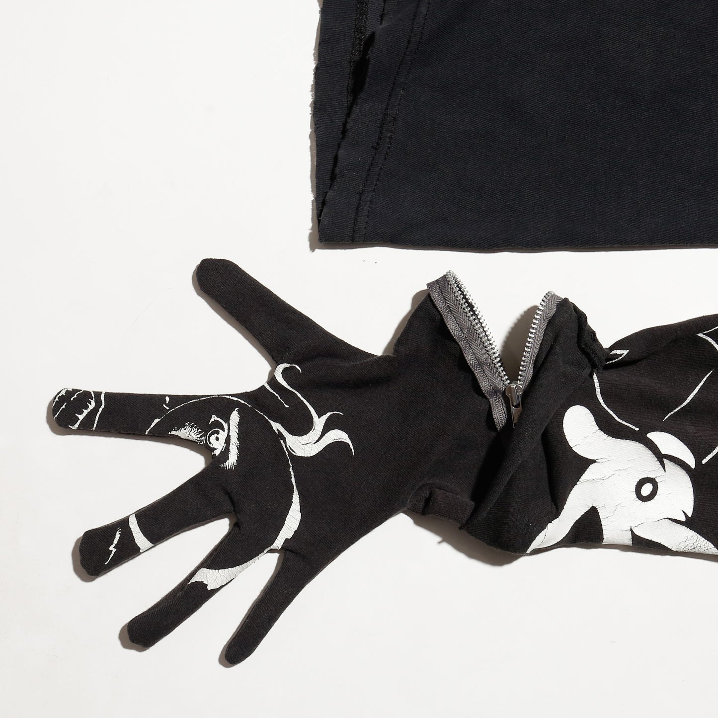 *one-off hybrid hooded cut sew, with detachable gloves