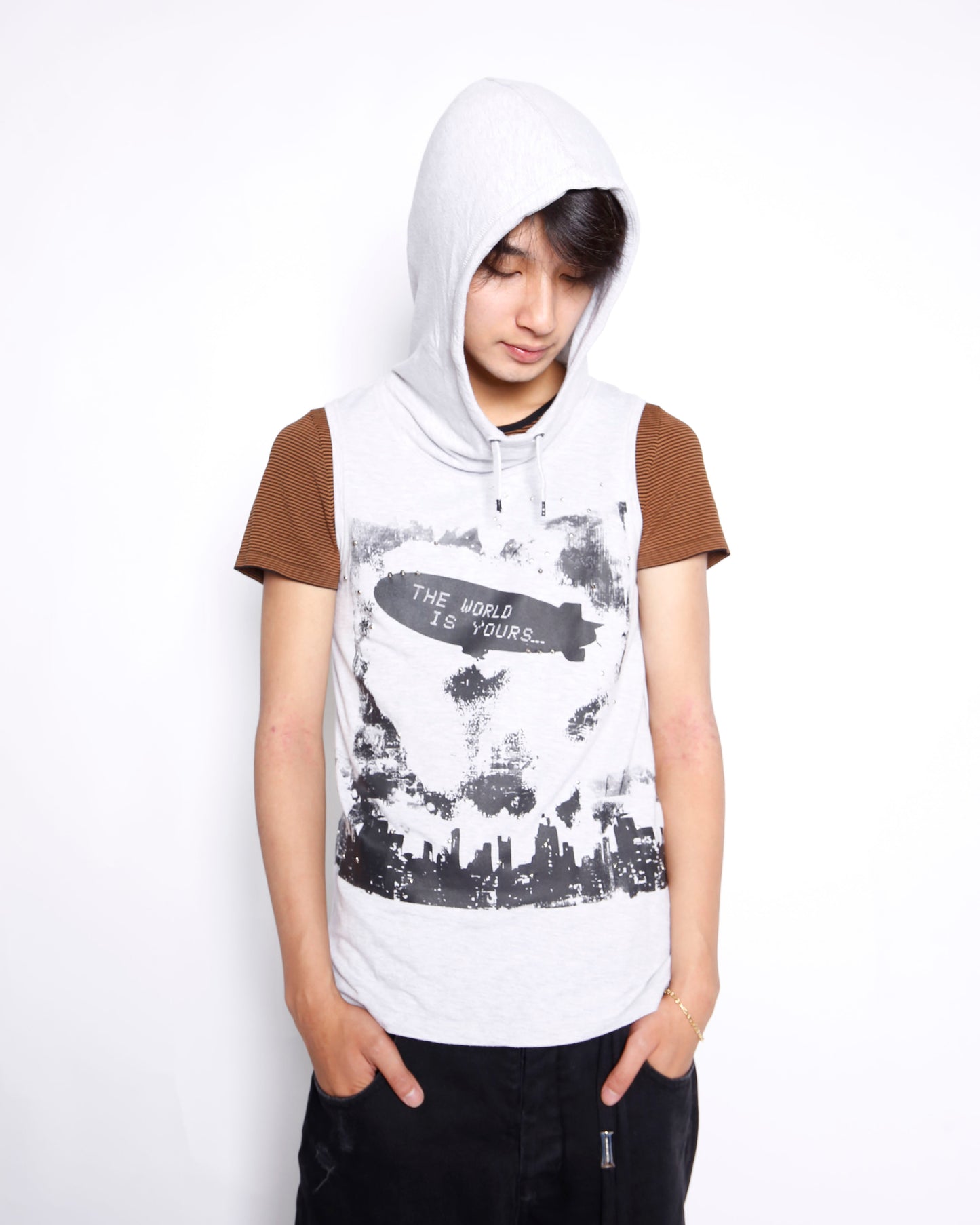 *one-off "the world is yours" hand screen n/s hoodie