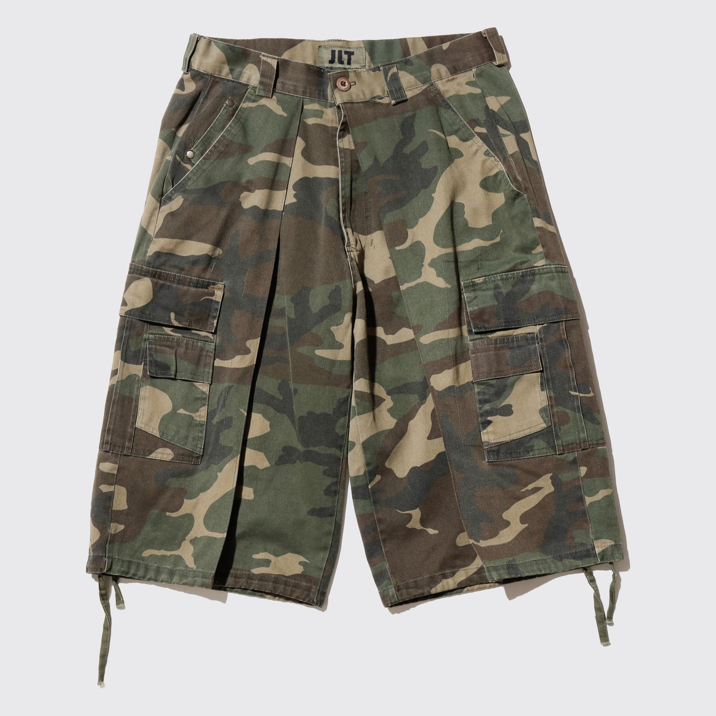 *one-off center tuck cargo wide shorts