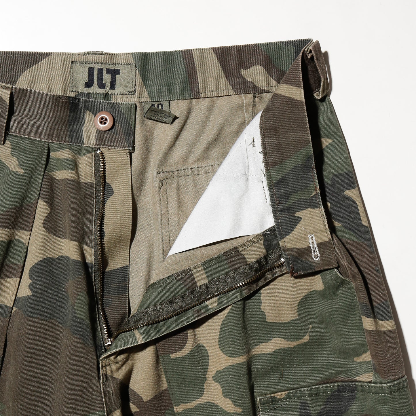 *one-off center tuck cargo wide shorts