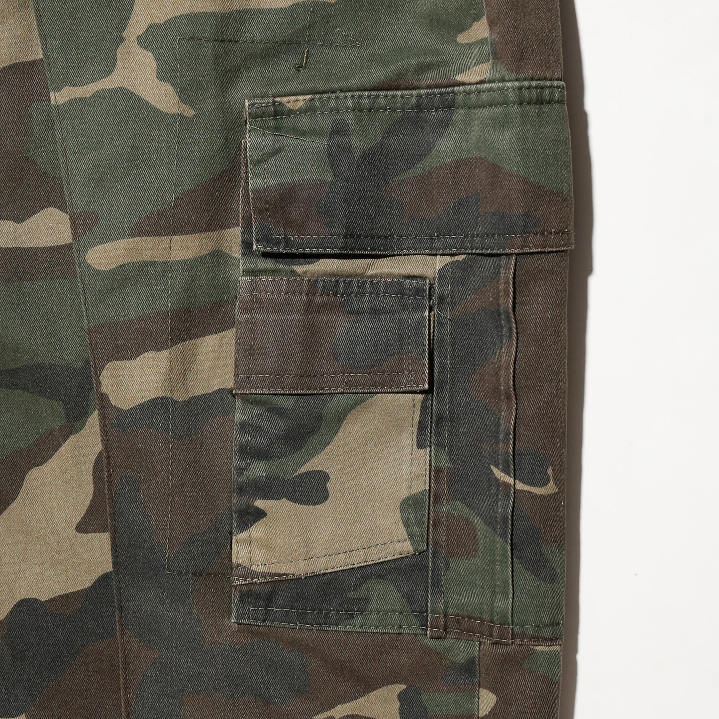 *one-off center tuck cargo wide shorts