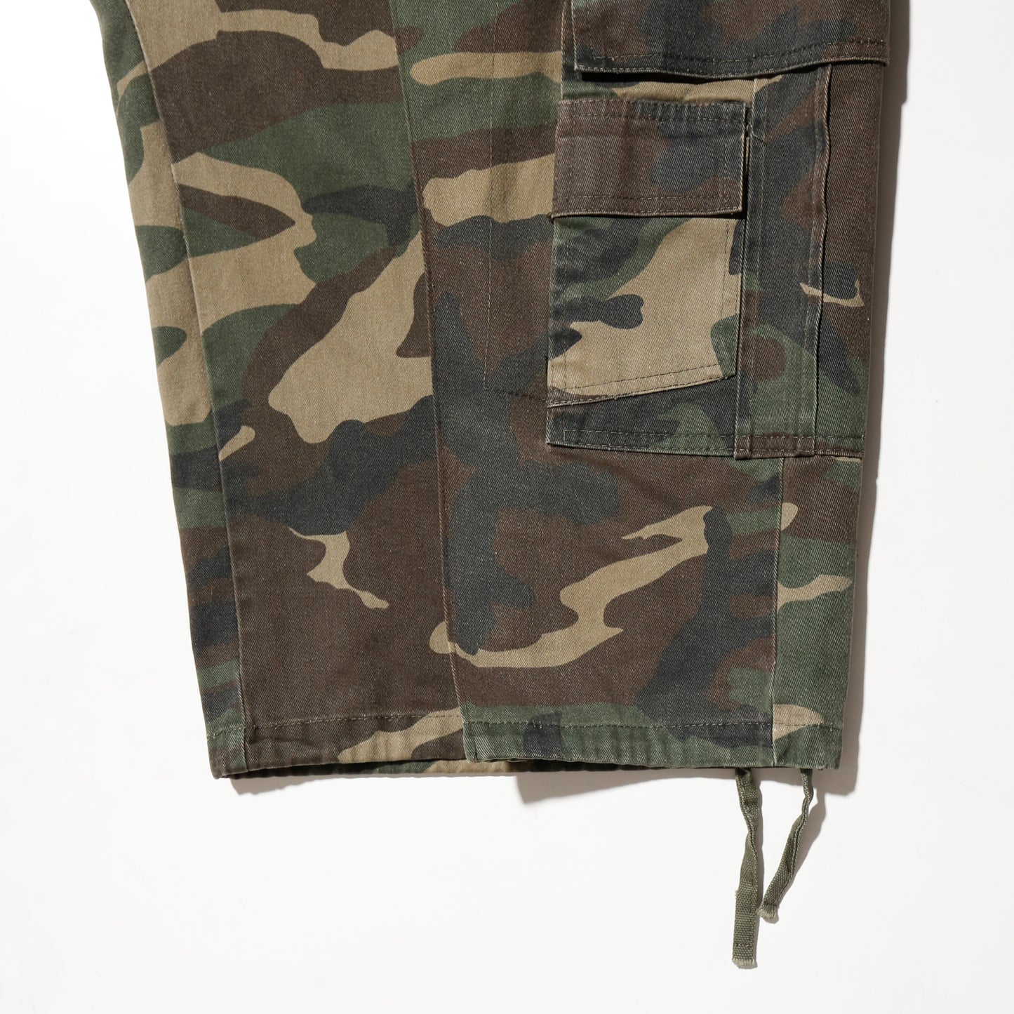 *one-off center tuck cargo wide shorts