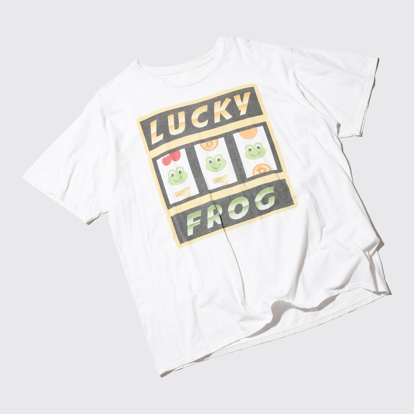 vintage lucky frog slot machine t-shirt