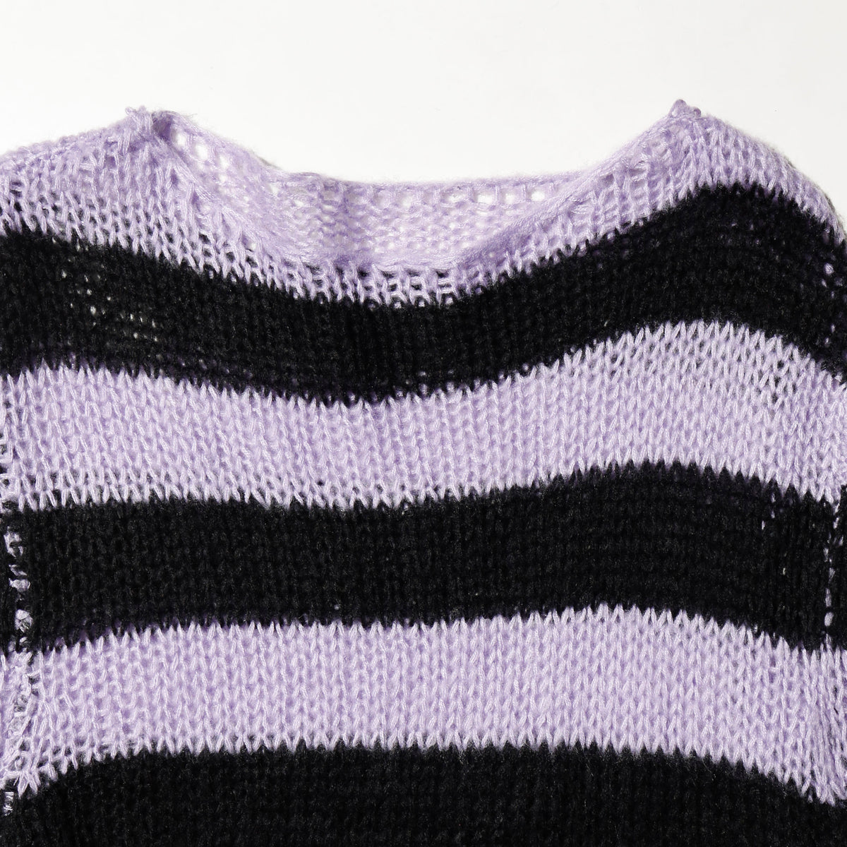*one-off broken low gauge border sweater