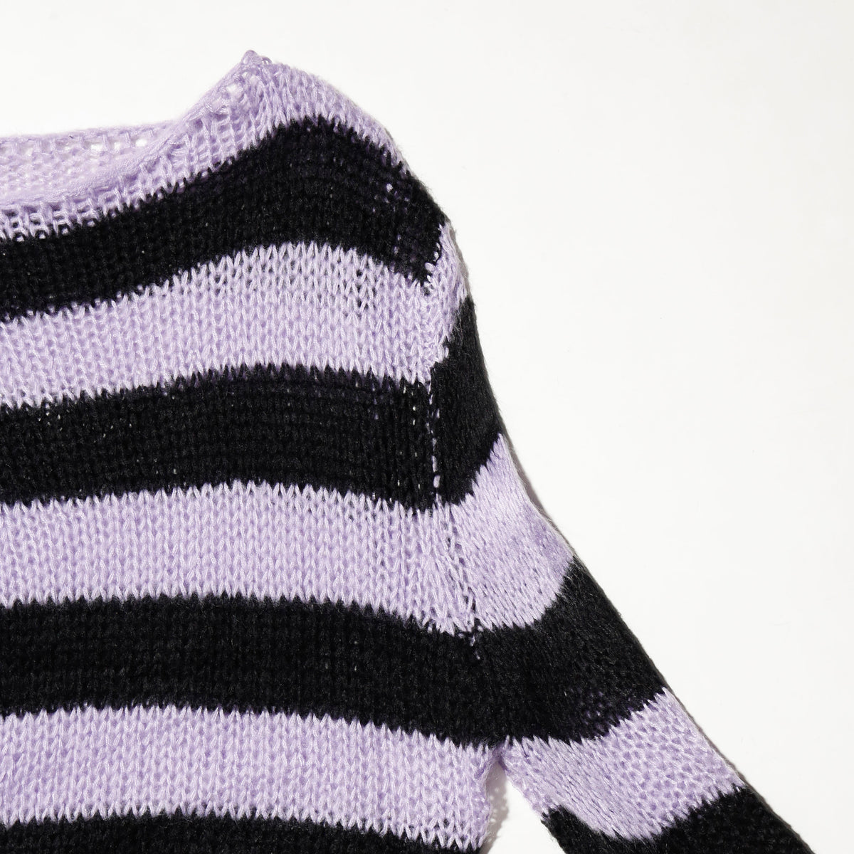 *one-off broken low gauge border sweater