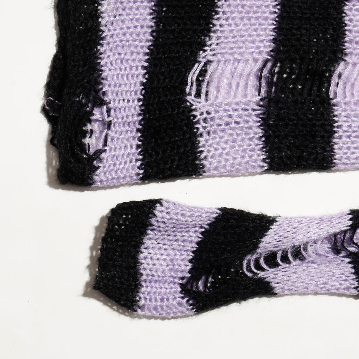 *one-off broken low gauge border sweater