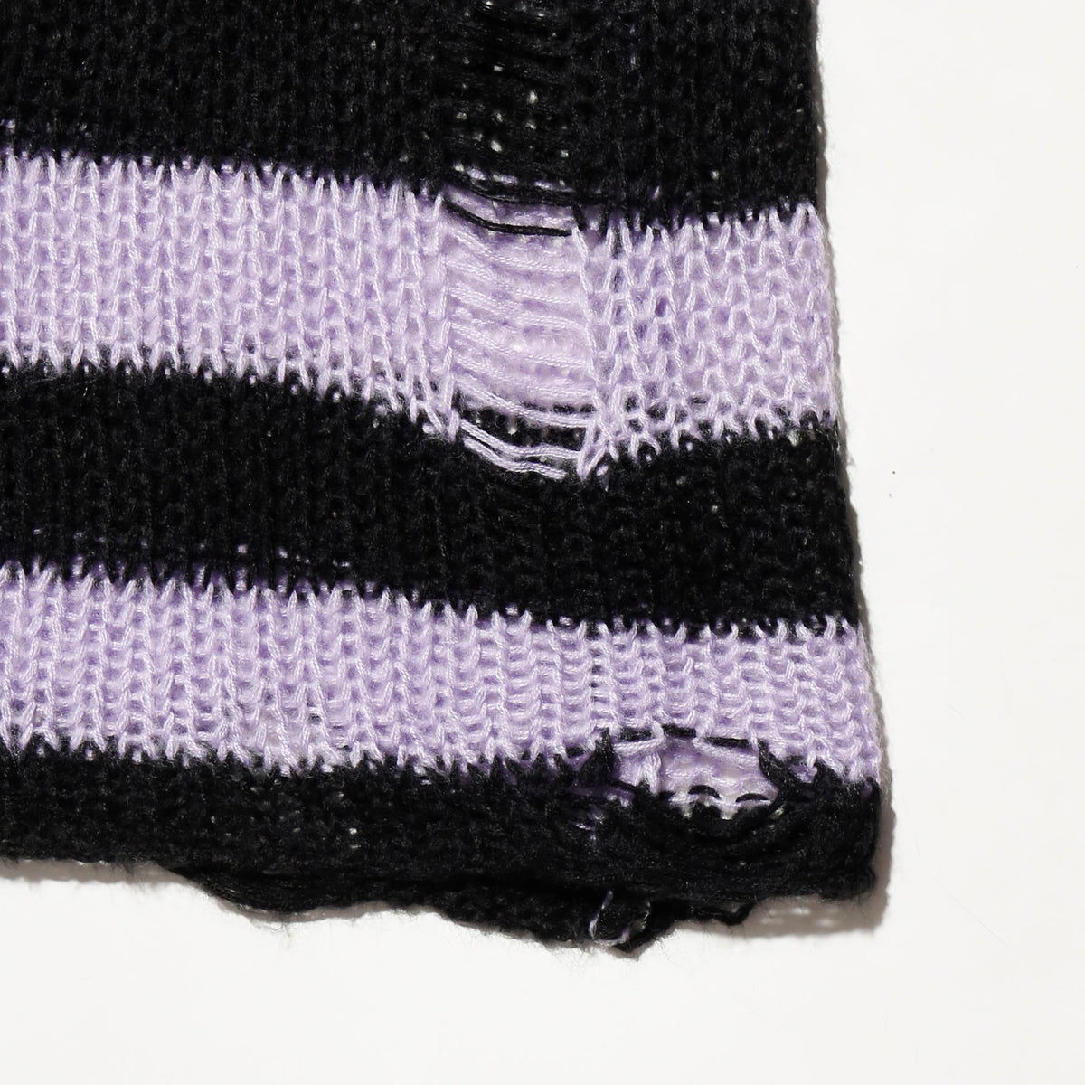*one-off broken low gauge border sweater