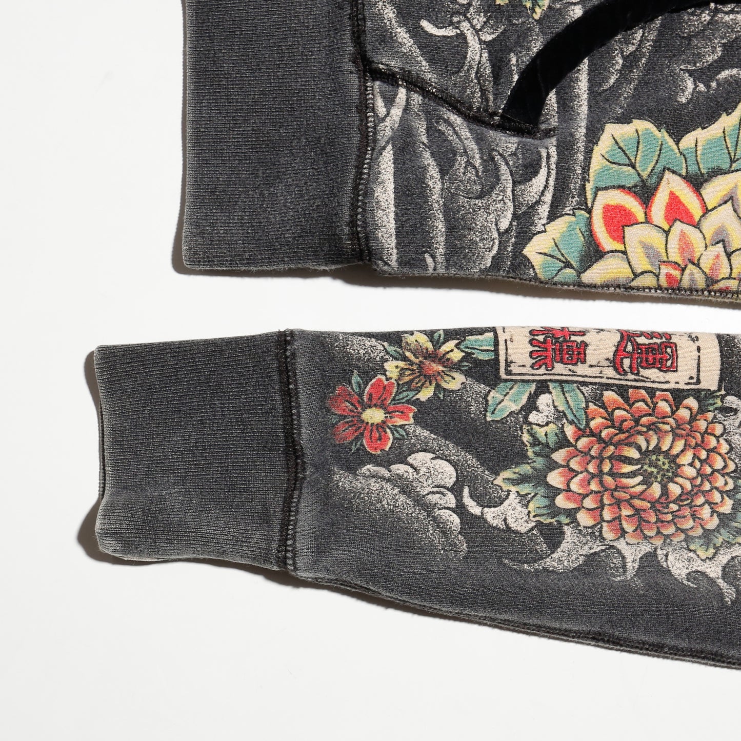 vintage 00's "Tokyo Tatoo" zipped hoodie