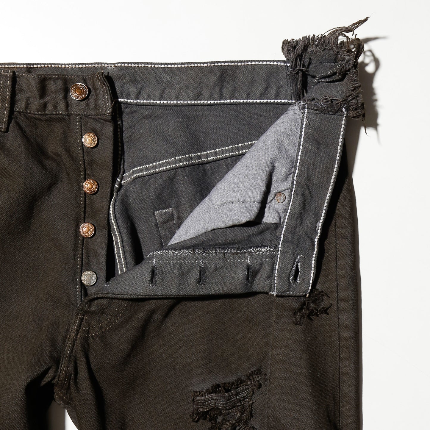 *one-off broken cargo upside down jeans: model-maddy finish