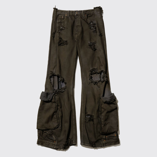 *one-off broken cargo upside down jeans: model-maddy finish
