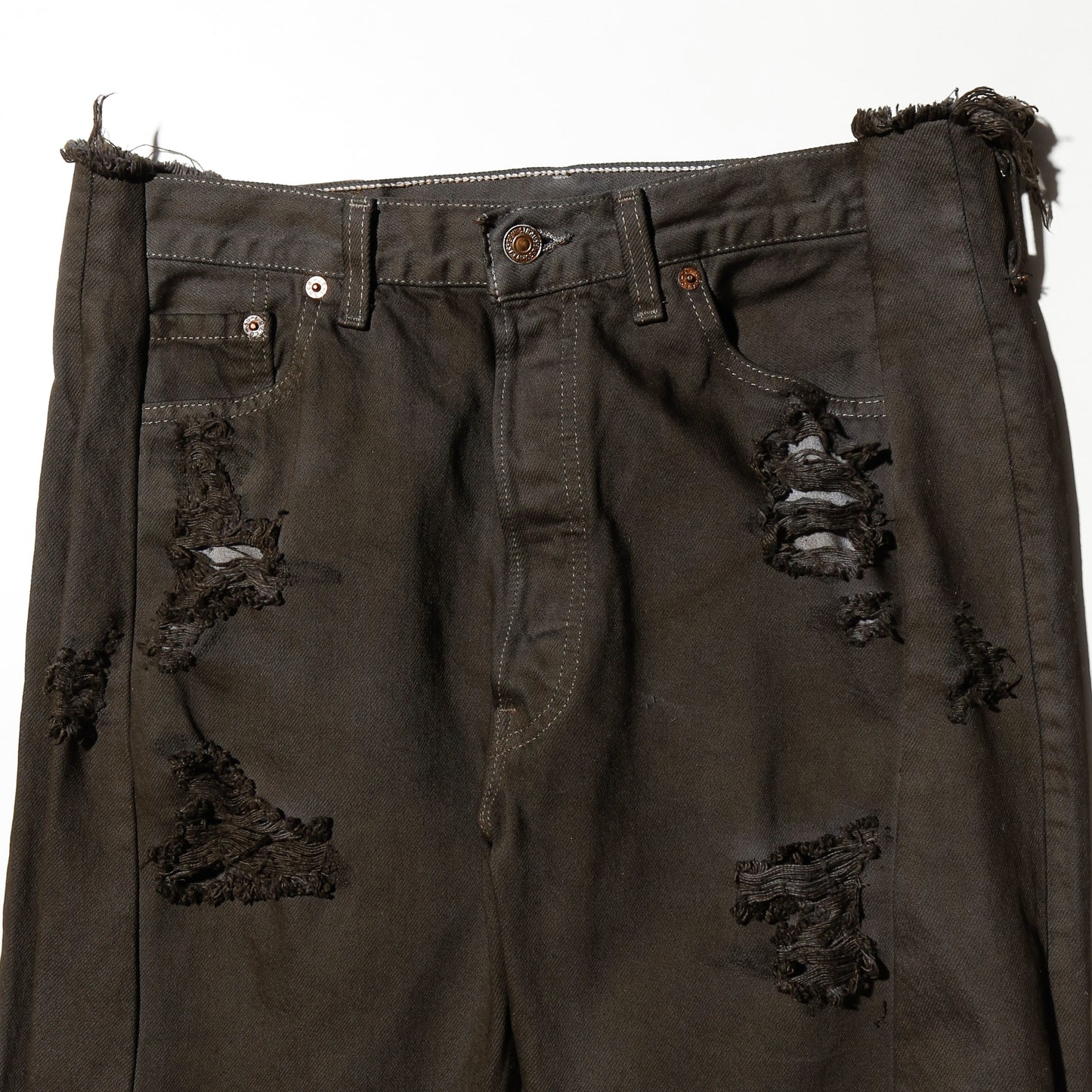 *one-off broken cargo upside down jeans: model-maddy finish
