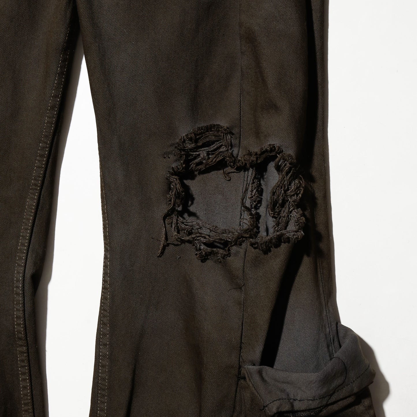 *one-off broken cargo upside down jeans: model-maddy finish