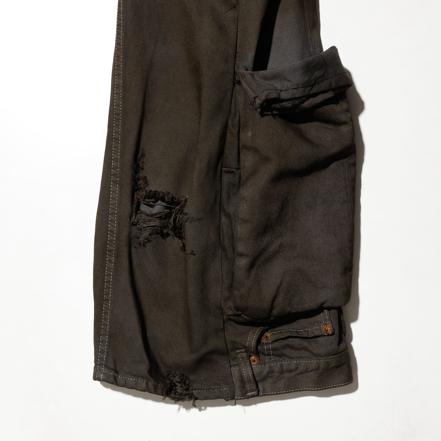 *one-off broken cargo upside down jeans: model-maddy finish