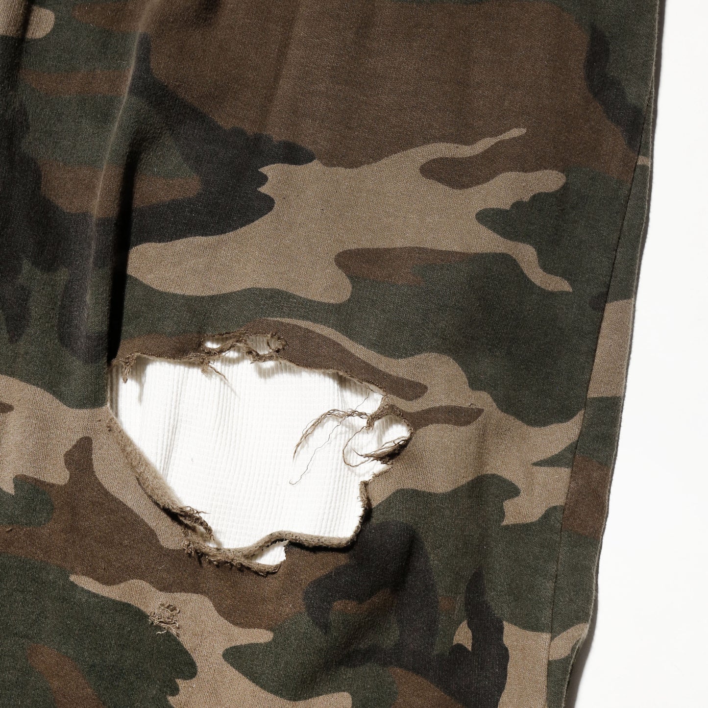 *one-off broken camo wide sweat pants with thermal liner
