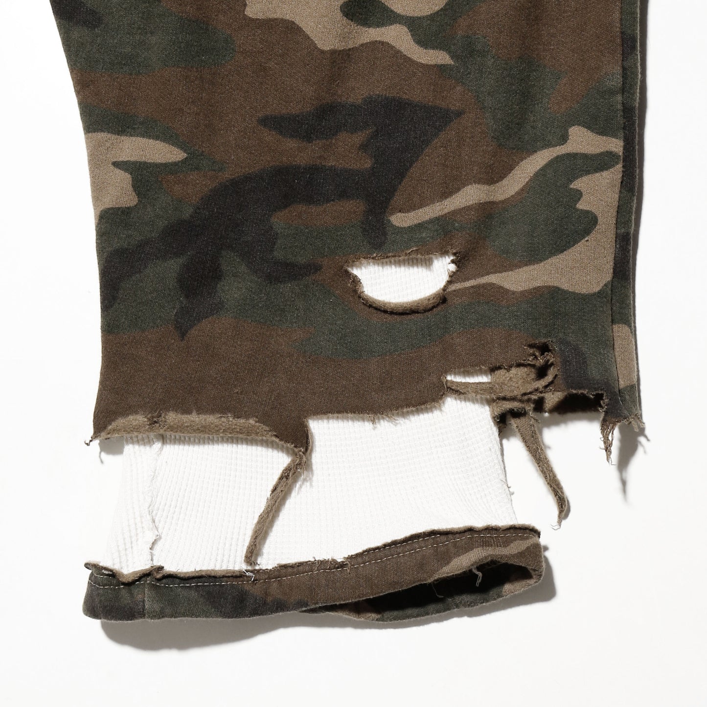 *one-off broken camo wide sweat pants with thermal liner