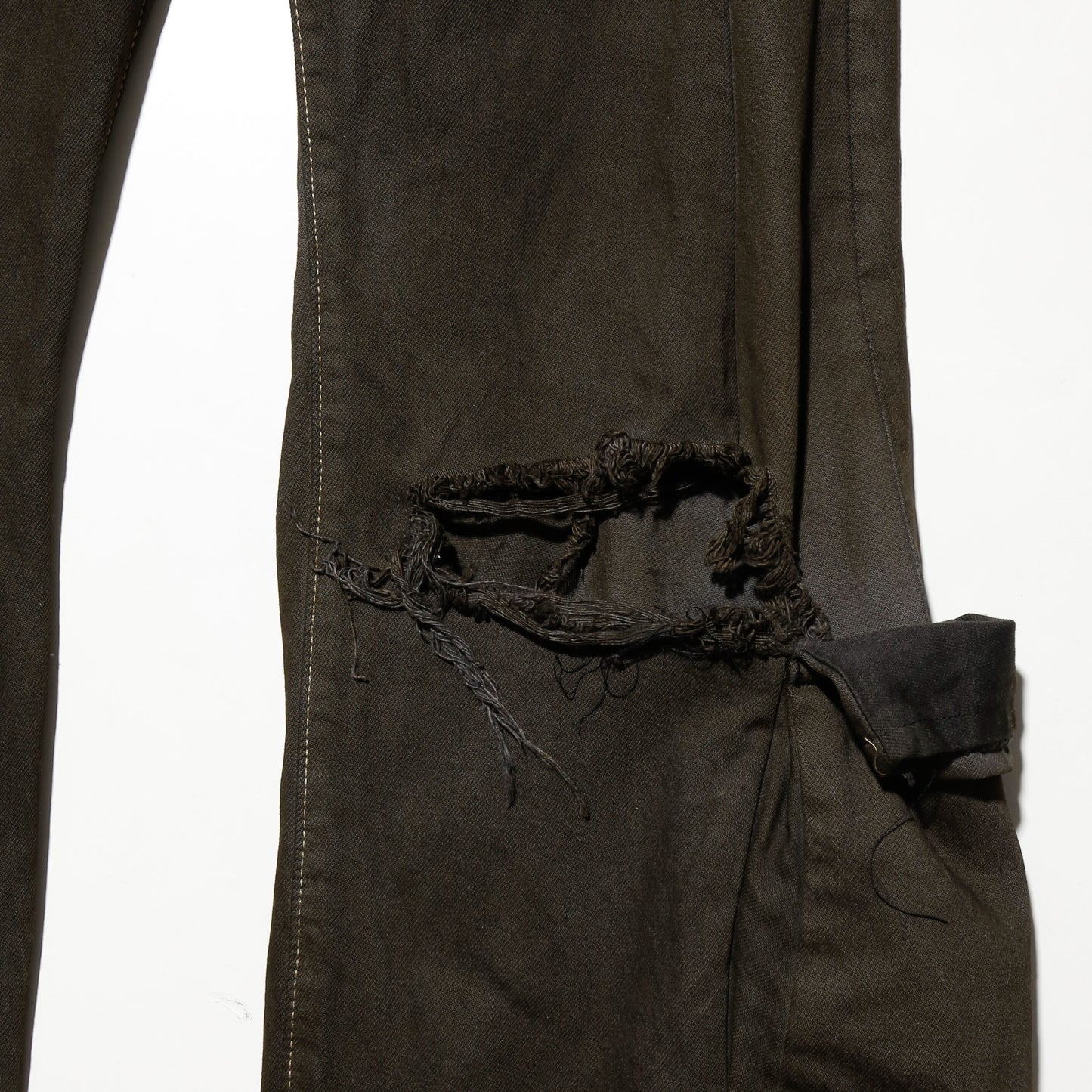 *one-off broken cargo upside down jeans: model-maddy finish
