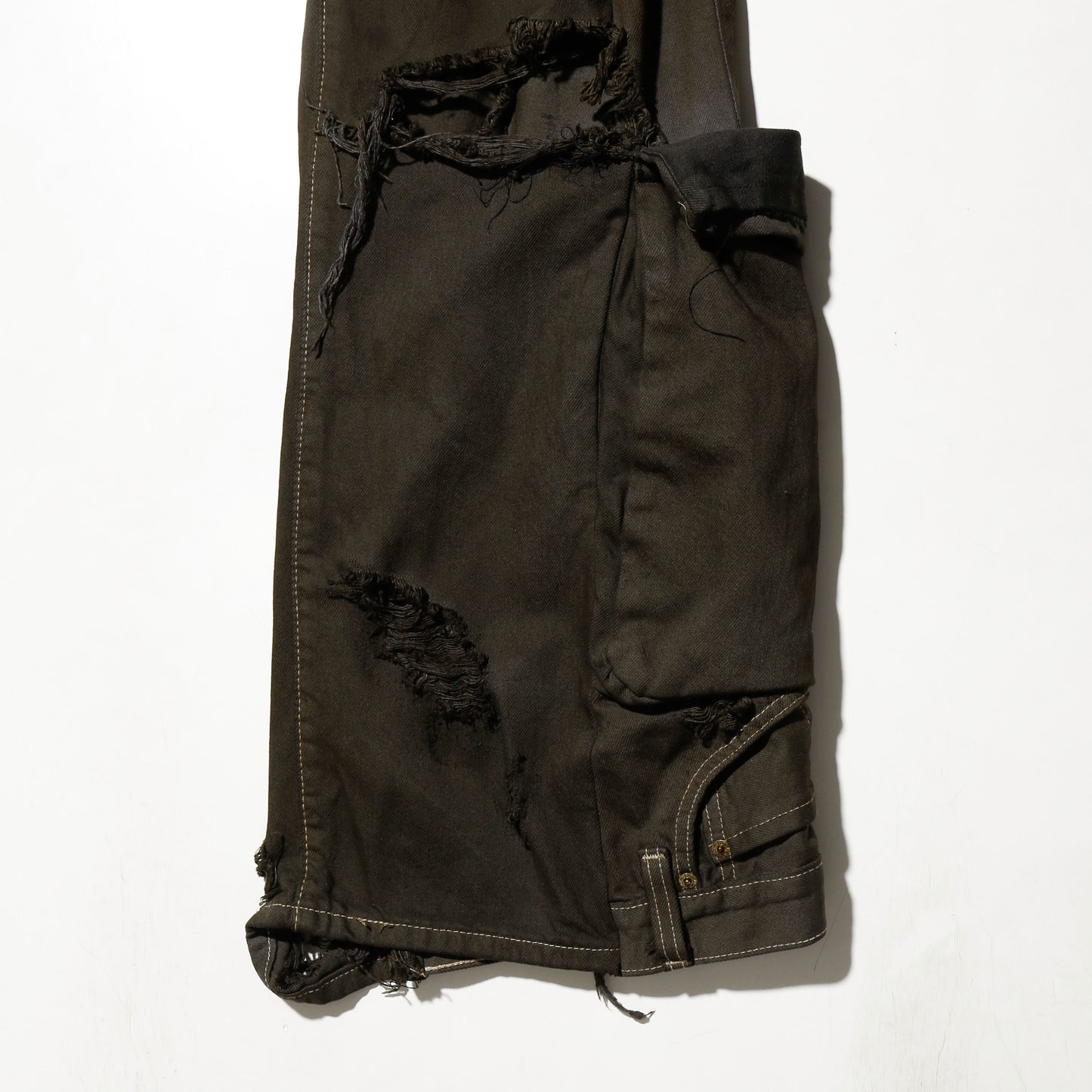*one-off broken cargo upside down jeans: model-maddy finish