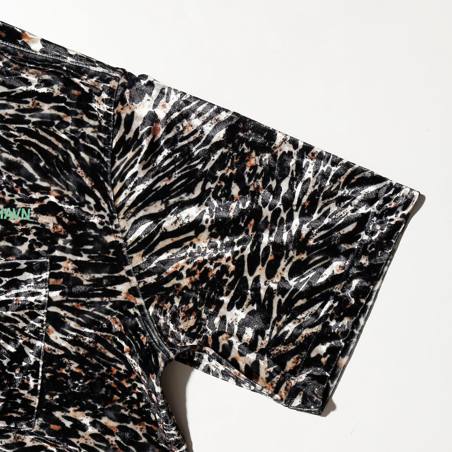 Han Kjøbenhavn leo velvet summer shirt