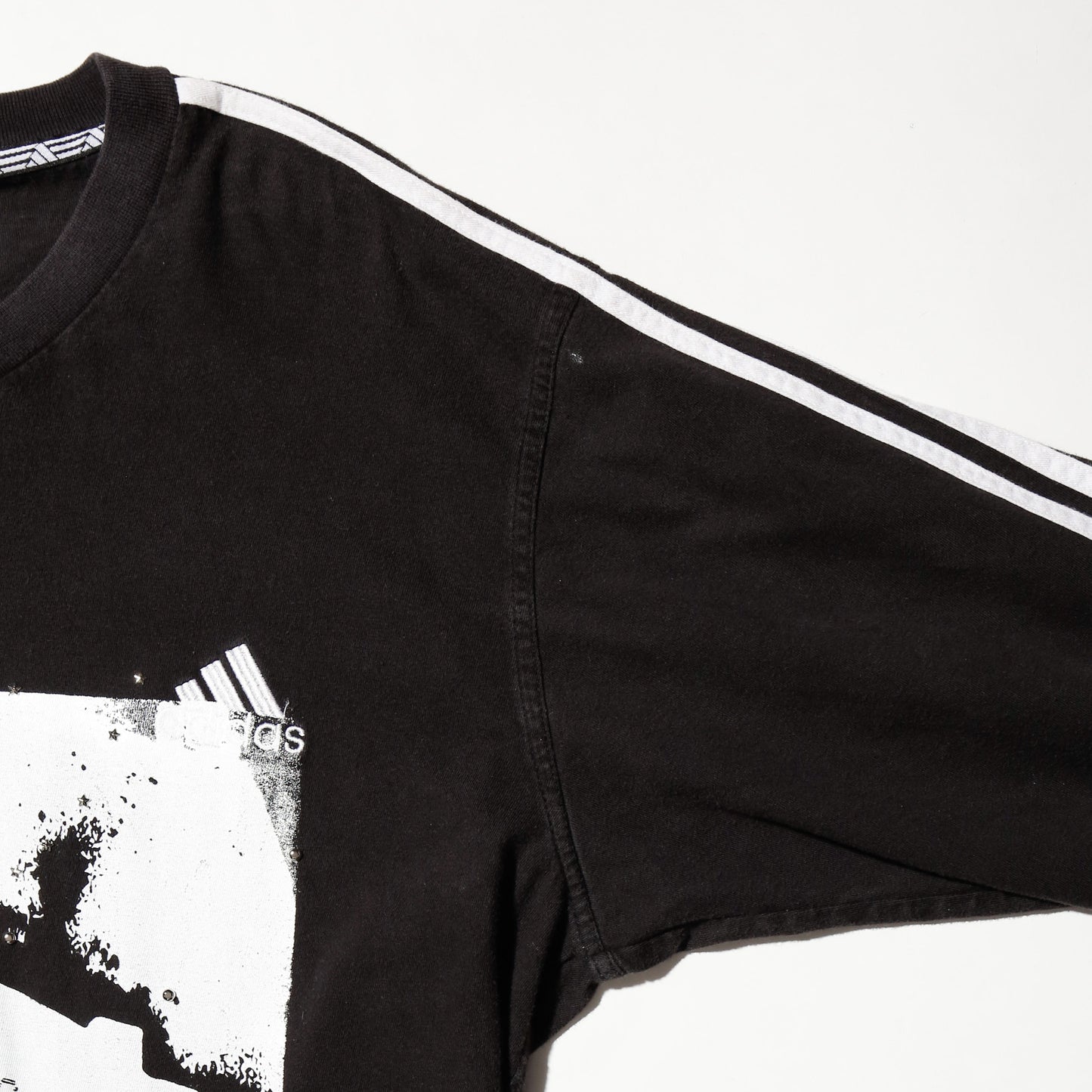 *one-off "the world is yours" hand screen l/s