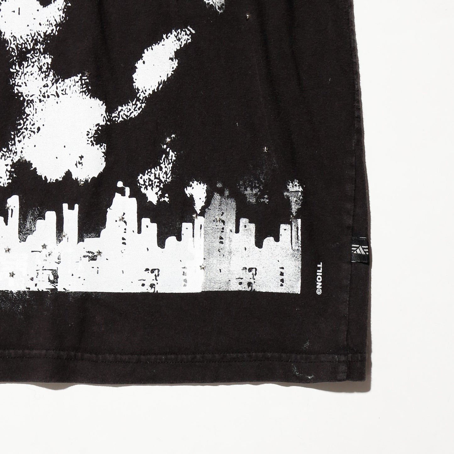 *one-off "the world is yours" hand screen l/s