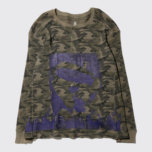 *one-off "the world is yours" hand screen l/s