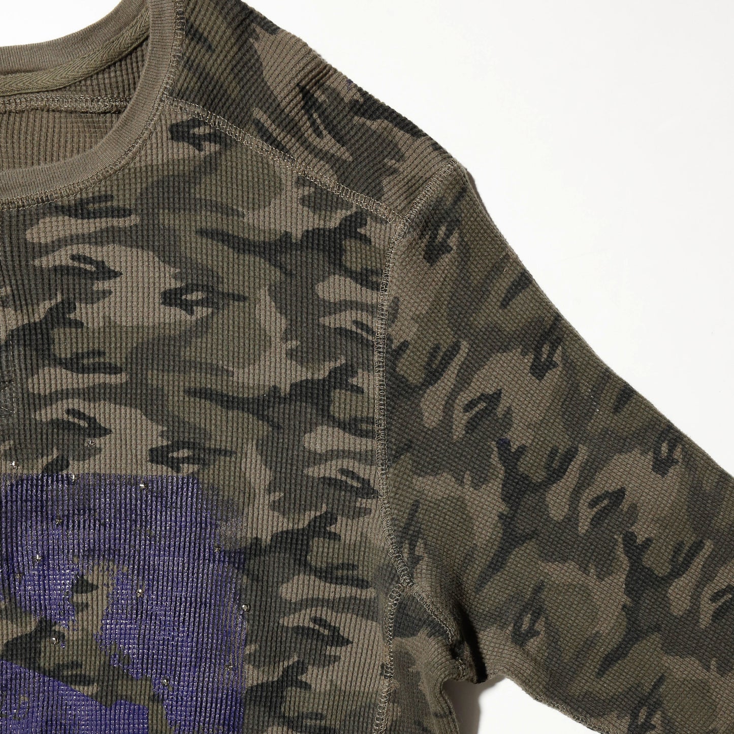 *one-off "the world is yours" hand screen l/s