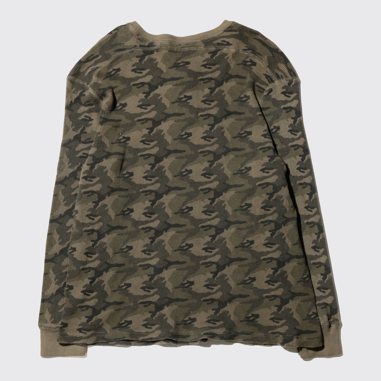 *one-off "the world is yours" hand screen l/s