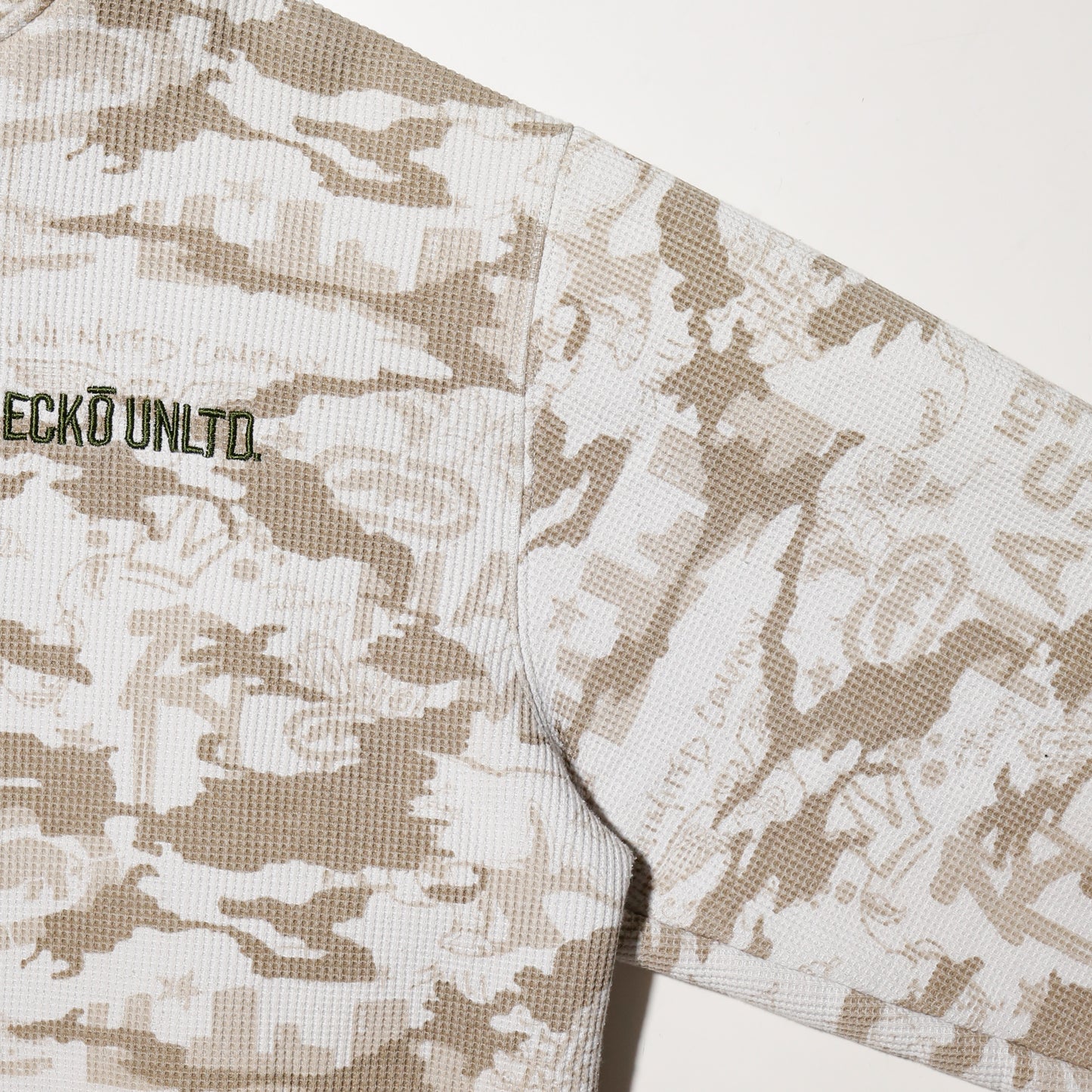 vintage ecko unltd. desert camo boa thermal hoodie