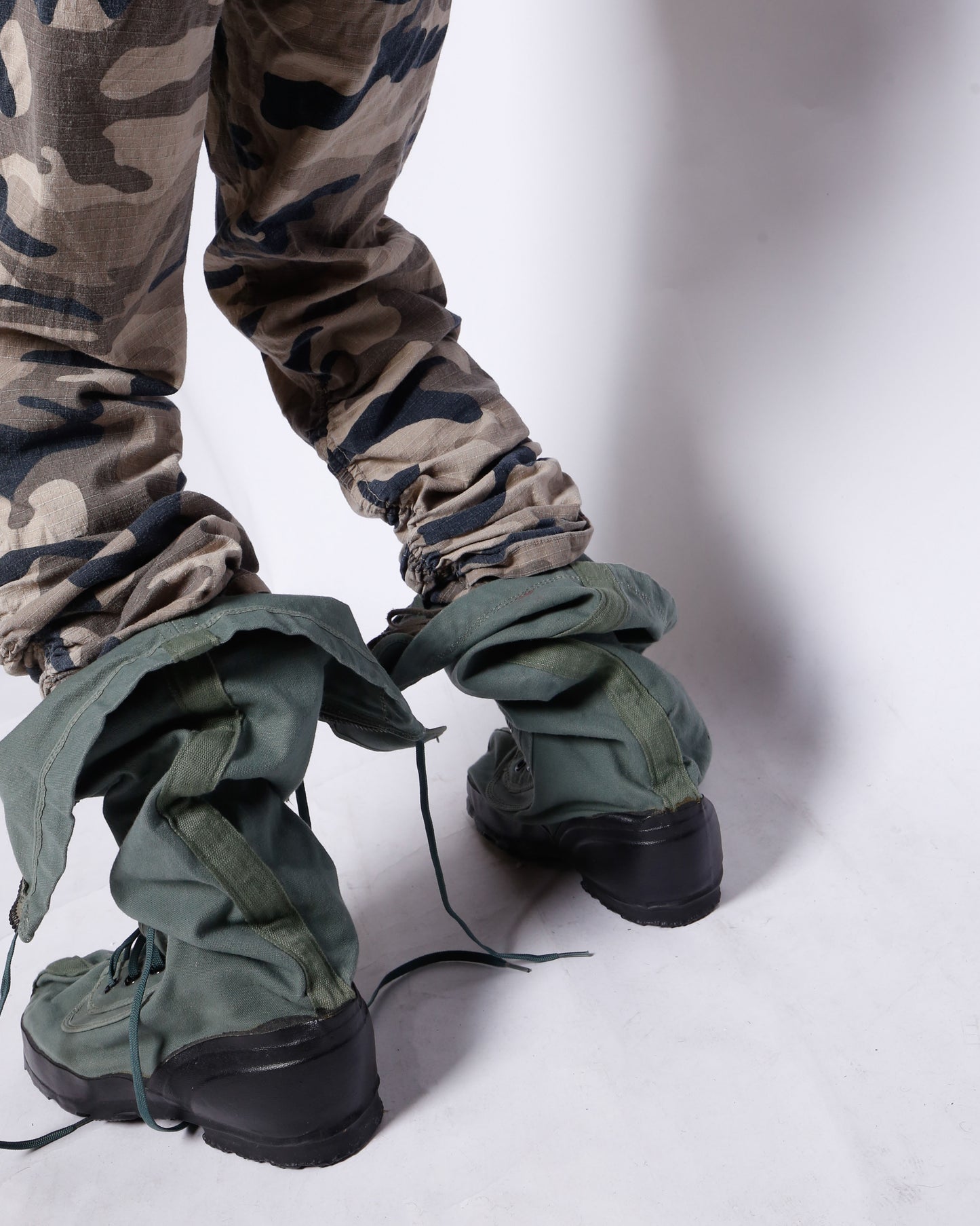 vintage shirring low rised desert camo trousers