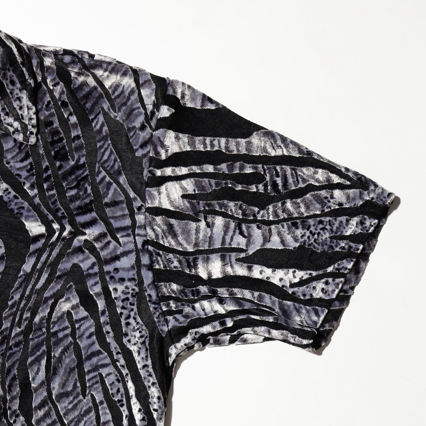 vintage zebra textured velour h/s shirt